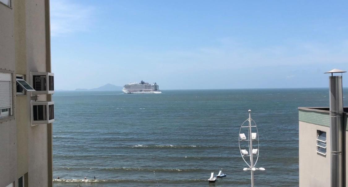 Apartamento FRENTE MAR PÉ NA AREIA, na Av Atlântica Balneário Camboriú Exterior foto